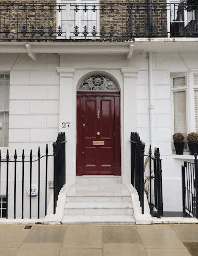 Quelle porte d'entrée choisir : matériaux, avantages et conseils