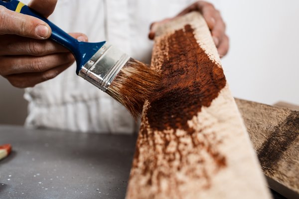 Huiler le bois : conseils pour une protection efficace