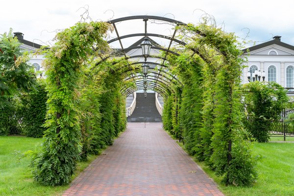 Comment décorer son arche de jardin ?