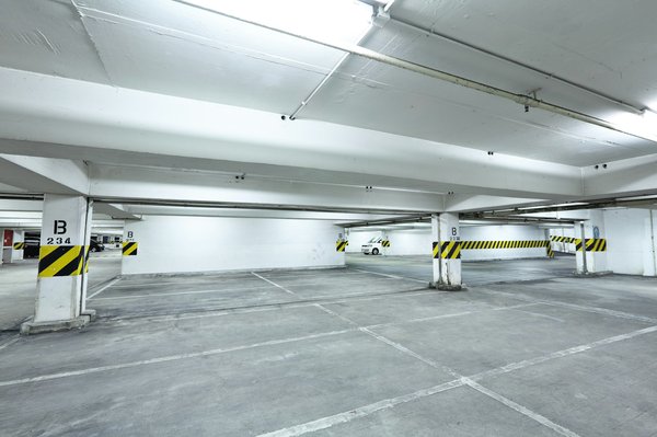Dalle PVC garage : pourquoi opter pour ce matériau ?