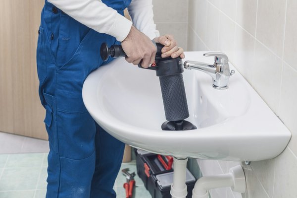 Guide pratique pour trouver un excellent service de débouchage de canalisation à Paris 17
